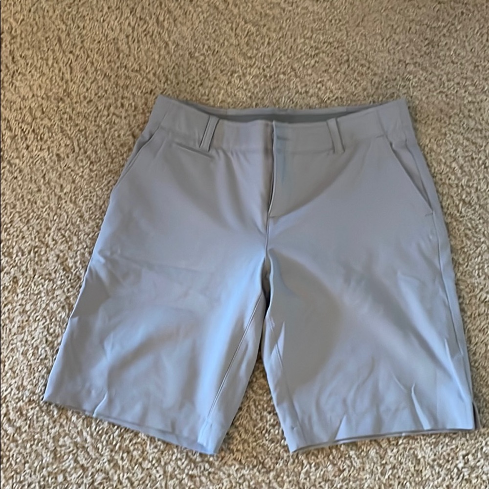 UA Women’s golf shorts